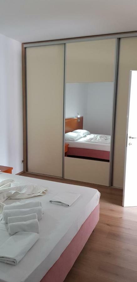 Premium Apartments Joy Primošten Buitenkant foto